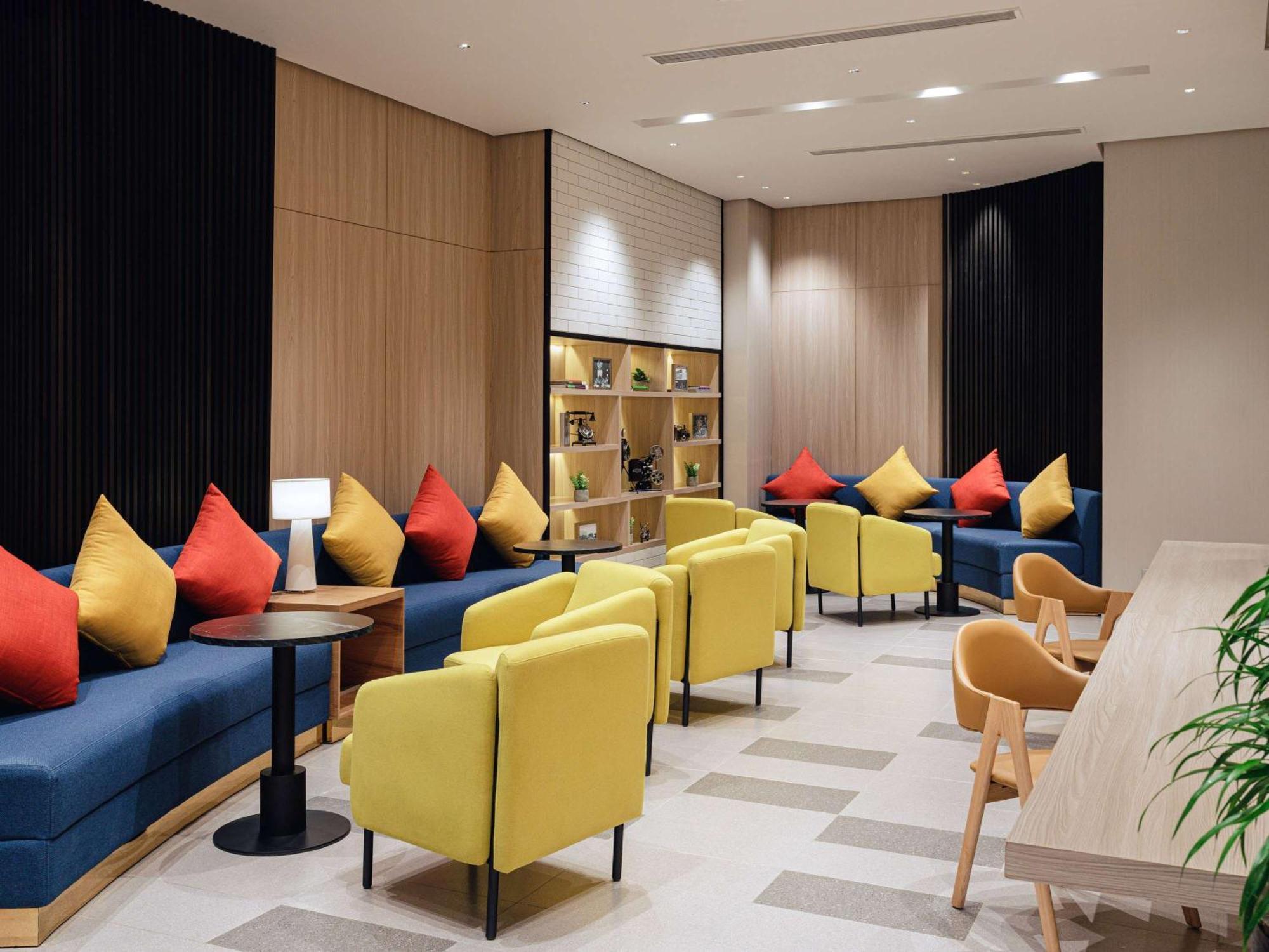 Ibis Styles Manila Araneta City Quezon City Bagian luar foto