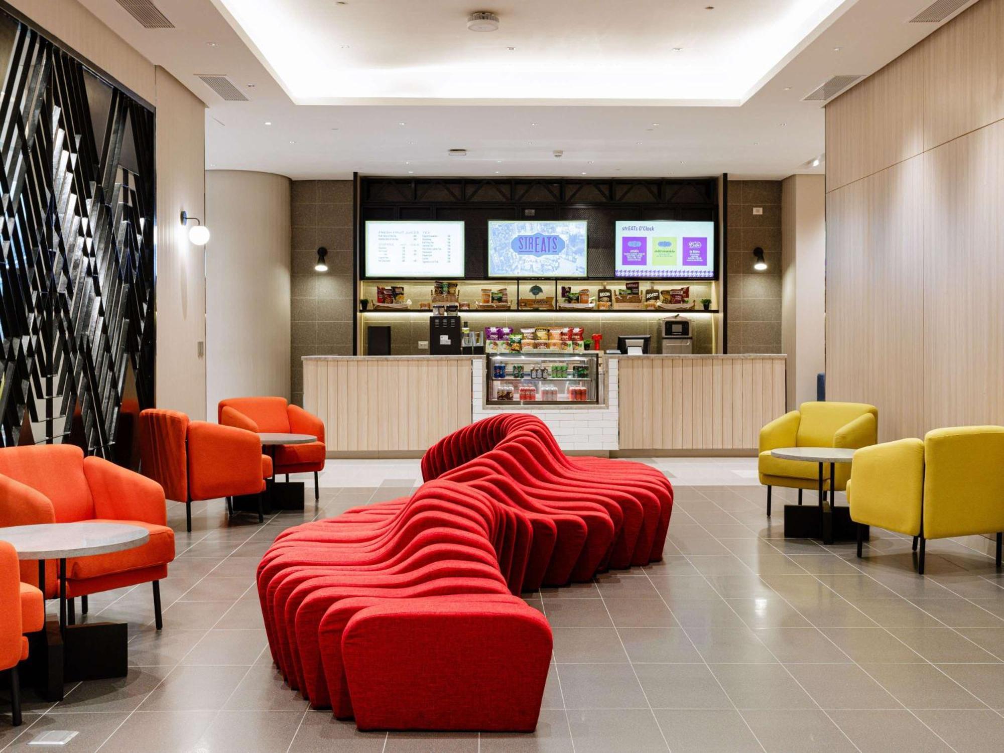 Ibis Styles Manila Araneta City Quezon City Bagian luar foto